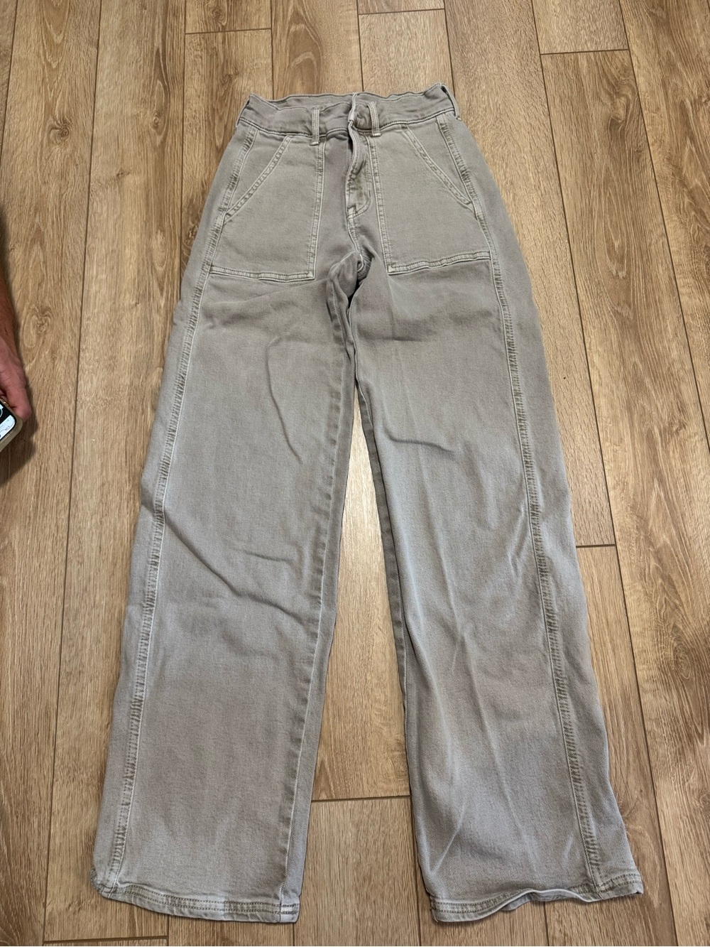 American Eagle Outfitters Women’s Straight Leg Jeans in Light Grey-green colour